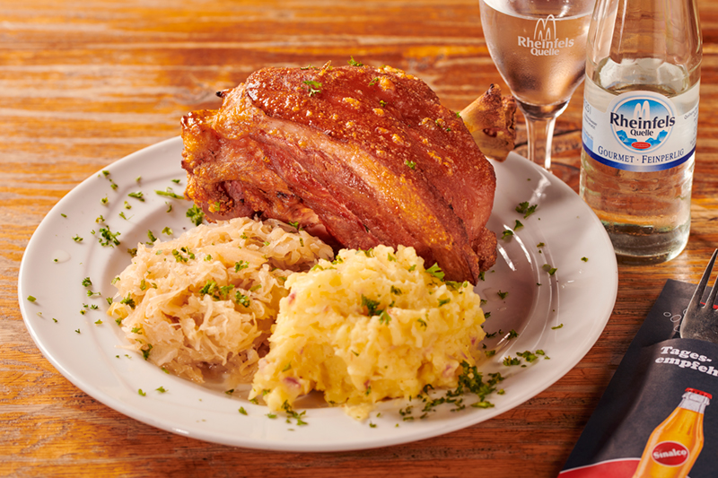 Brauhaus Haxe mit Rheinfels Quelle